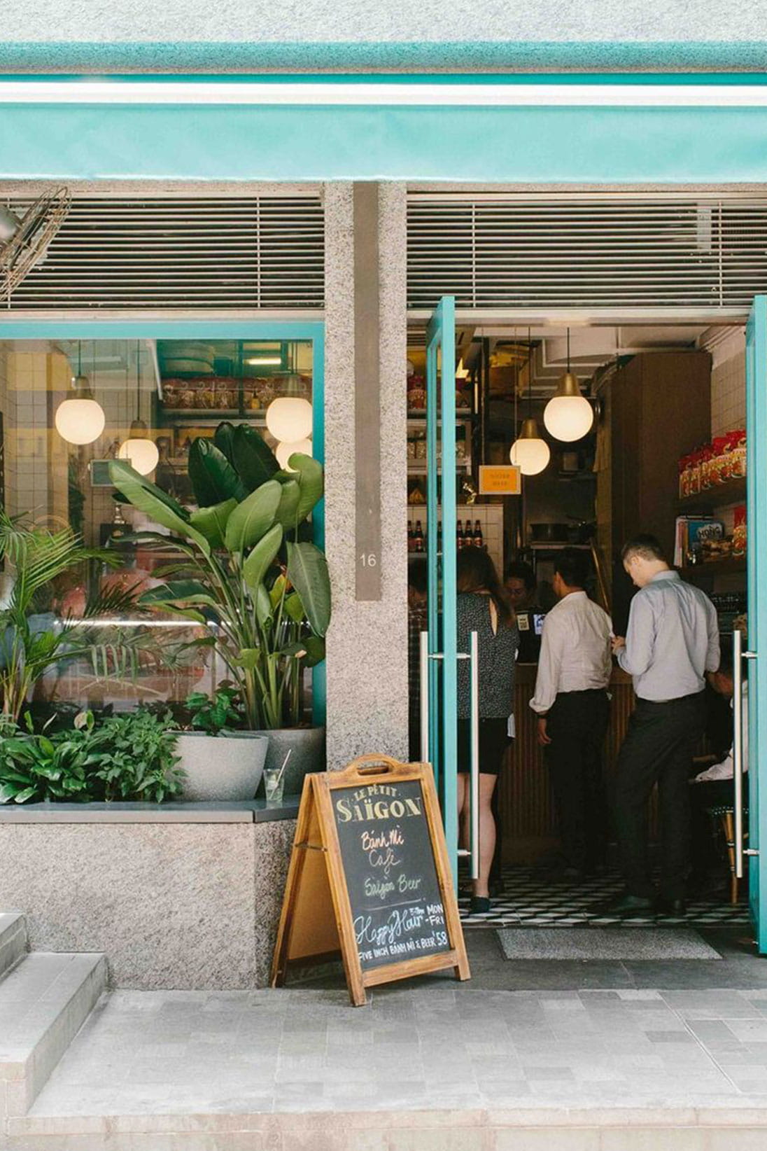 Dog-friendly restaurants and cafes in Starstreet Precinct Hong Kong