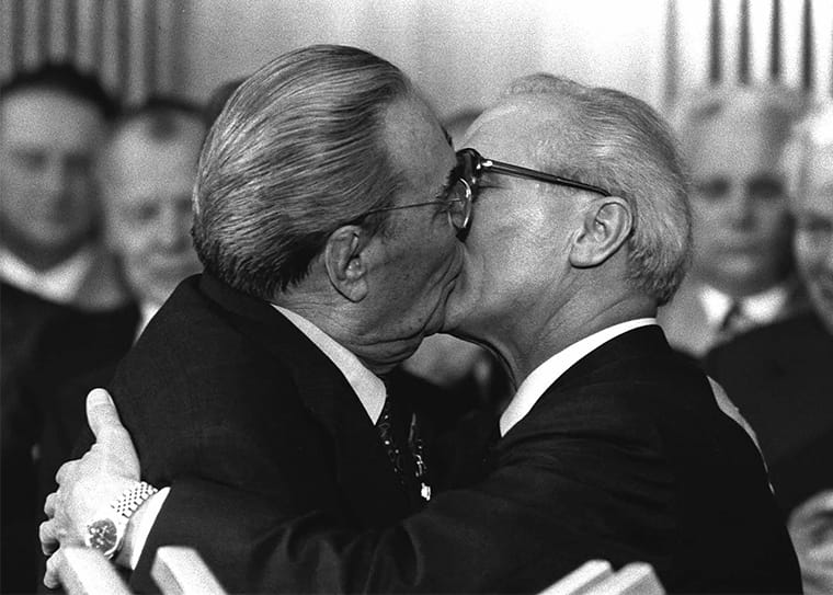 Socialist Kiss