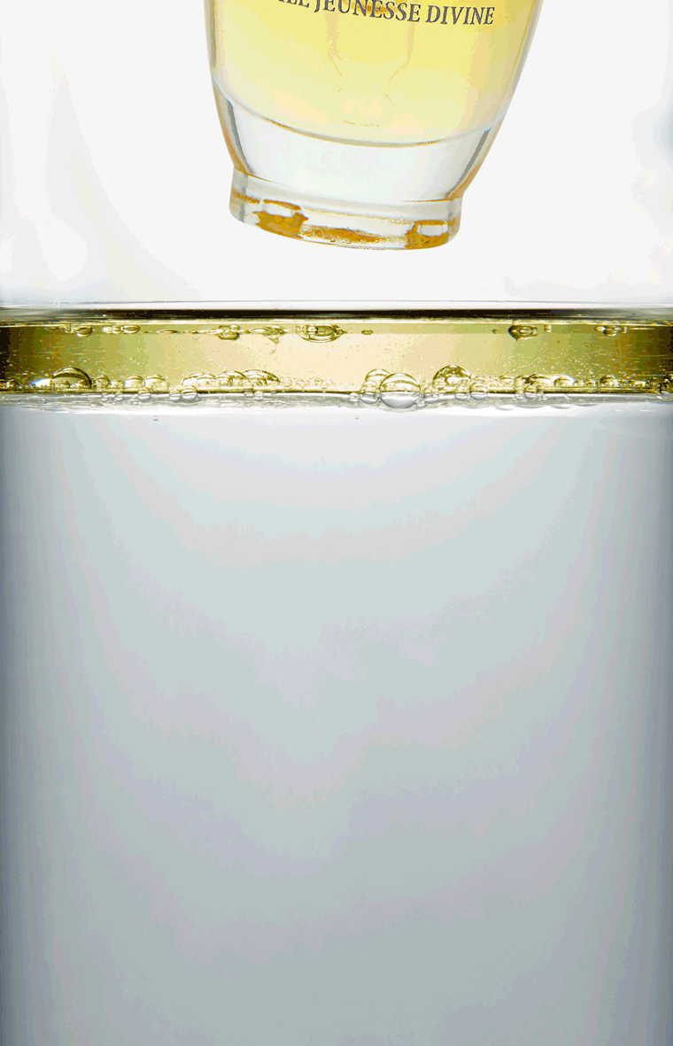 Find solutions for the five most common skincare problems with beauty oil