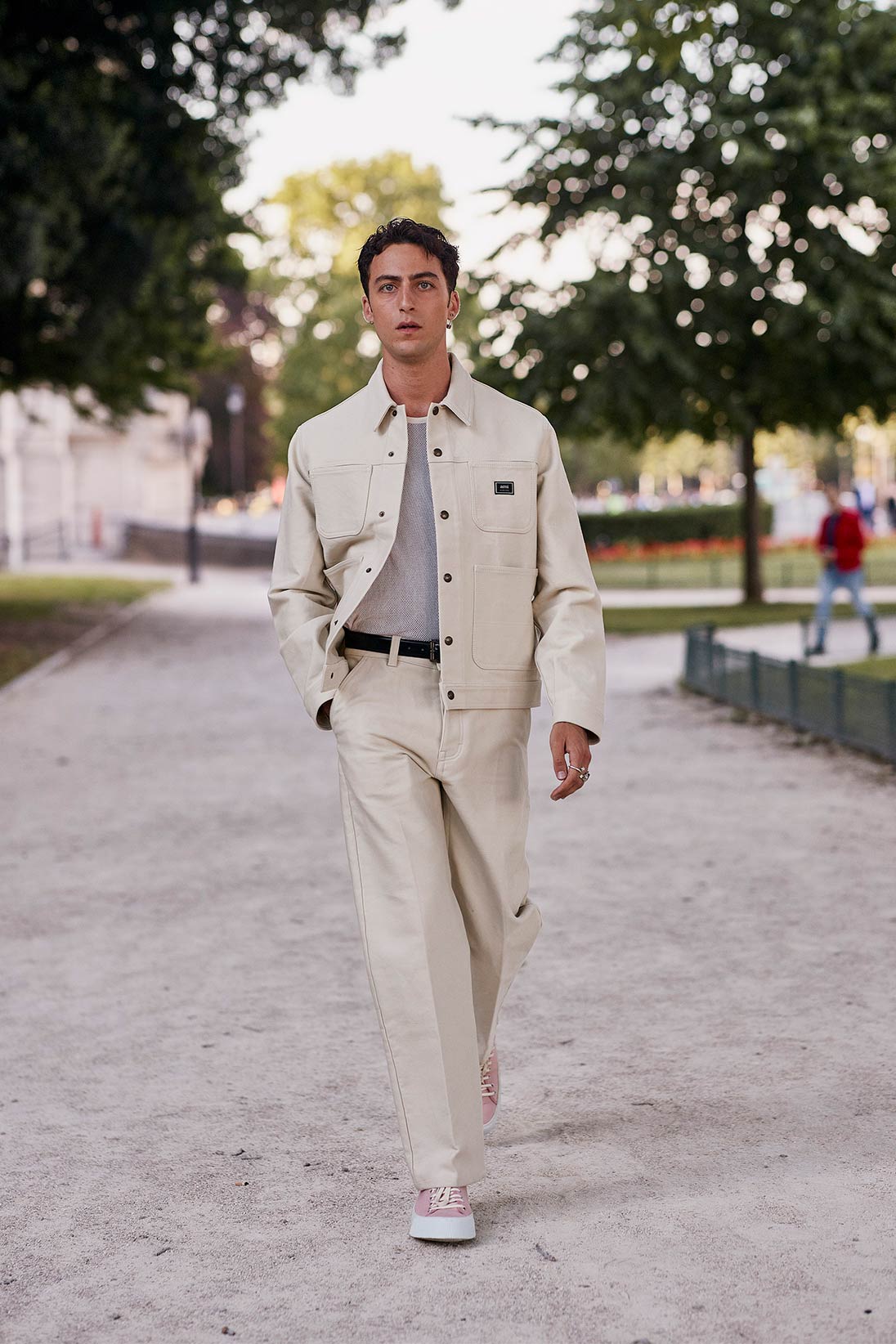 A man wearing white jeans