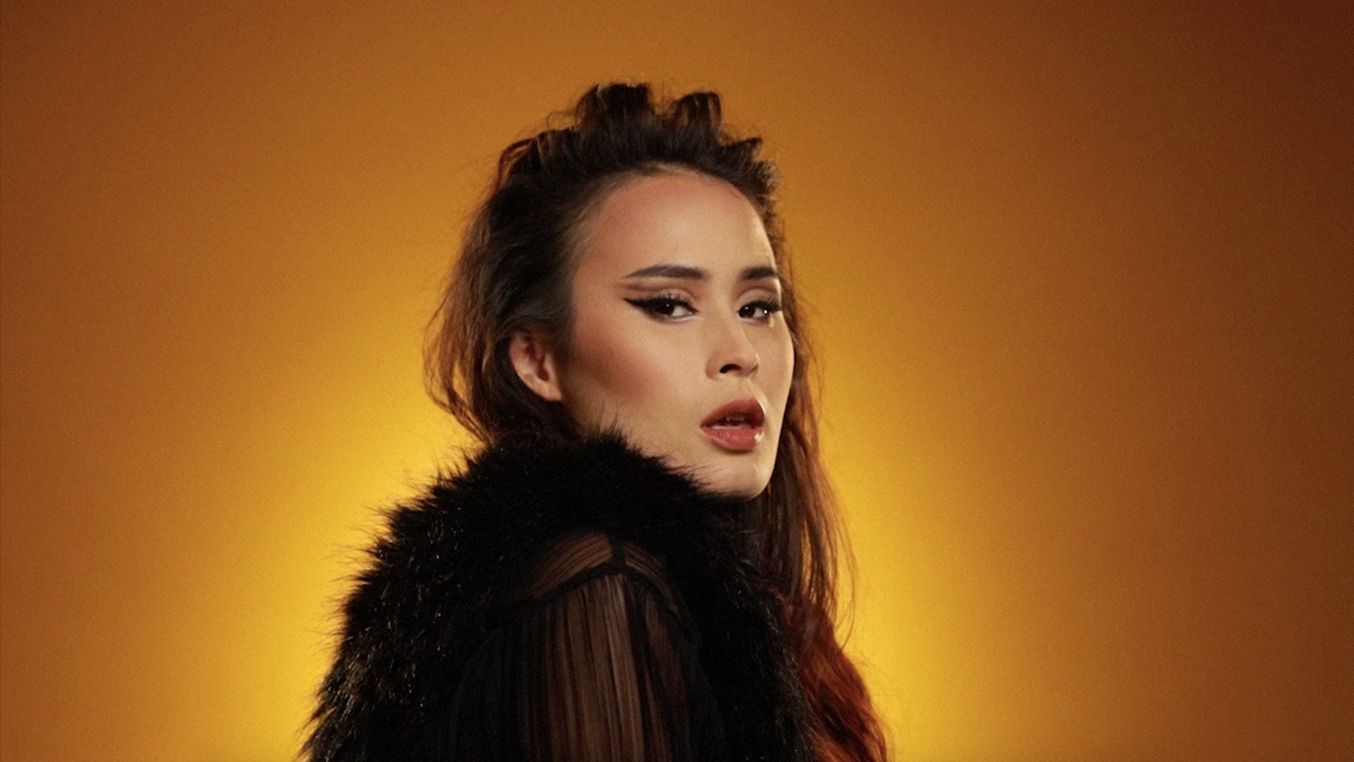 A model made up as Scar from The Lion King