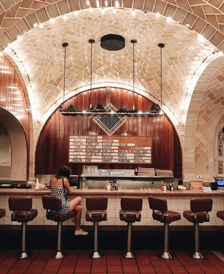 Image courtesy of Geneva Vanderzeil / Instagram.com/@apairandaspare