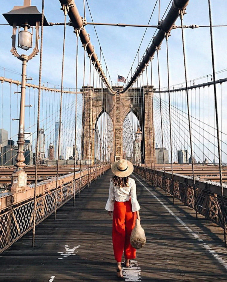 Image courtesy of Geneva Vanderzeil / Instagram.com/@apairandaspare