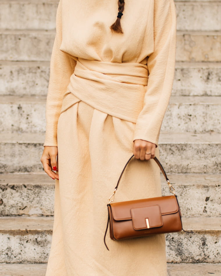 A natural-style investment handbag